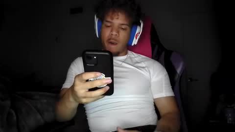 Snapshot of str8dj chatting on October 5, 7:06 am Dj online show from October 5, 7:06 am