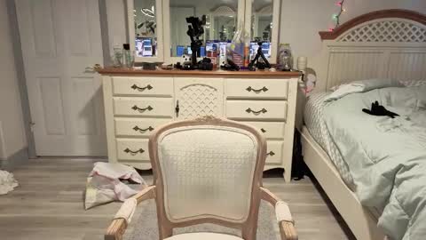 str8whiteboy21 online show from December 13, 8:15 pm