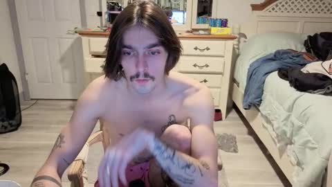 str8whiteboy21 online show from February 18, 5:07 am