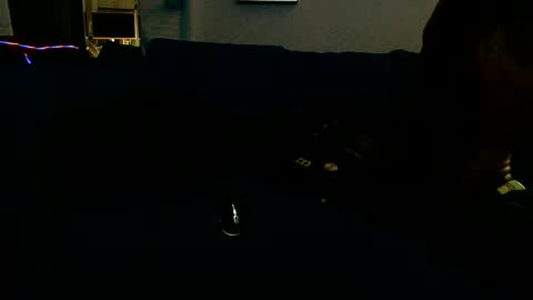 straitpipermann22 online show from December 2, 1:26 am