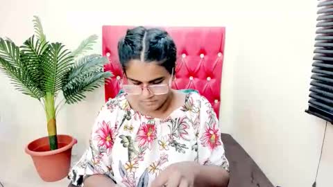 strawberry_lipz online show from November 10, 4:15 am