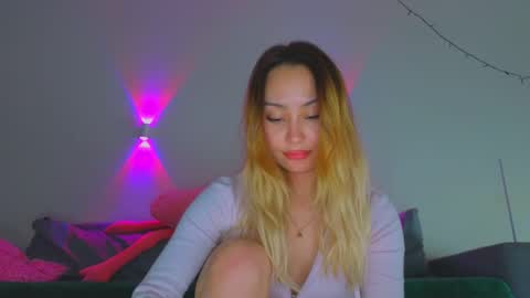 Tati and Lola online show from April 18, 12:18 pm