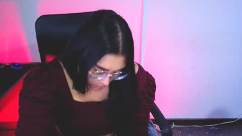 strawlux online show from February 27, 7:45 am