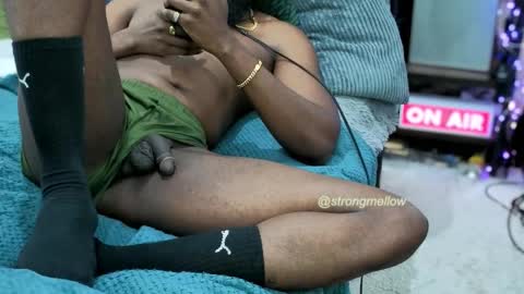 strongmellow online show from October 10, 5:41 pm