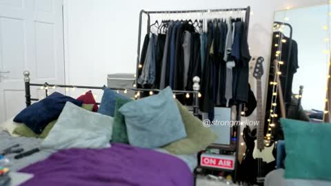 strongmellow online show from September 18, 6:12 pm