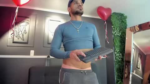 STUD HUNK LATIN online show from February 19, 1:29 am