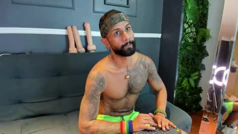 STUD HUNK LATIN online show from March 5, 12:49 am