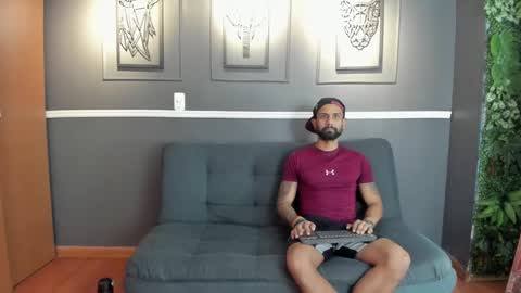 STUD HUNK LATIN online show from February 13, 9:39 pm