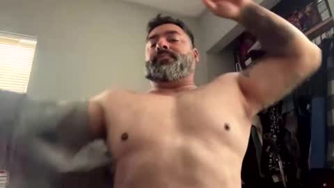 Snapshot of suavecito67 chatting on October 25, 3:23 pm suavecito67 online show from October 25, 3:23 pm