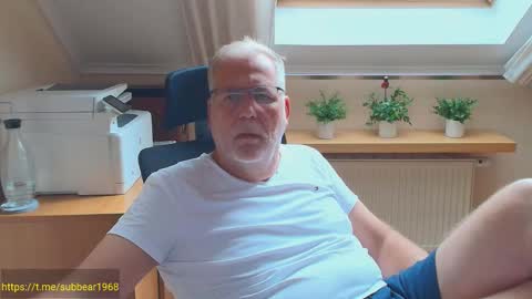subbear1968 online show from June 5, 2:44 pm