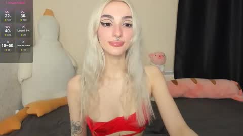 Chloe online show from October 31, 3:23 pm