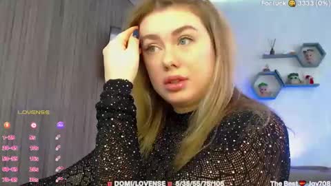 suchcute_ online show from March 11, 3:09 am