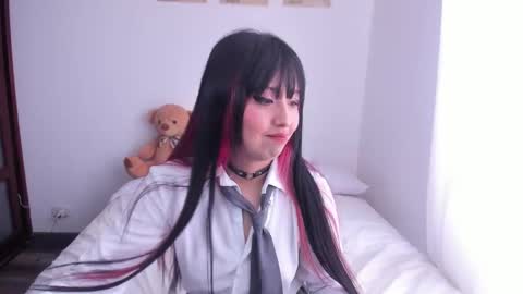 Nicolle  online show from March 28, 3:46 pm