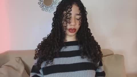 Aillyn Perez online show from January 6, 8:46 pm