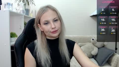 Snapshot of sunny_bunny6 chatting on October 22, 5:21 am Naomi online show from October 22, 5:21 am