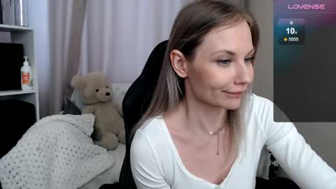 Naomi online show from April 18, 8:27 am