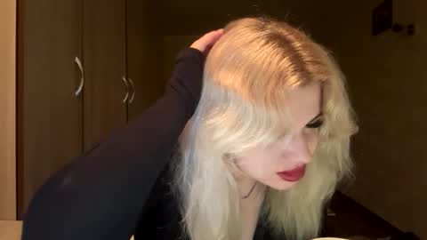 sunshinyflash online show from December 5, 8:17 pm