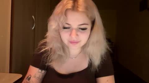 sunshinyflash online show from November 20, 5:43 pm