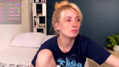 Snapshot of super_peach_stream chatting on October 13, 4:31 pm ANNApvt open full info in bio online show from October 13, 4:31 pm