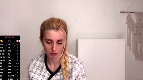 Snapshot of super_peach_stream chatting on March 9, 7:37 pm ANNApvt open full info in bio online show from March 9, 7:37 pm