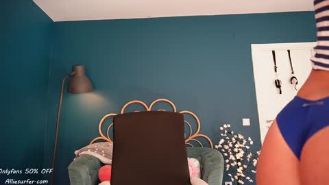 Allie online show from September 22, 4:22 pm