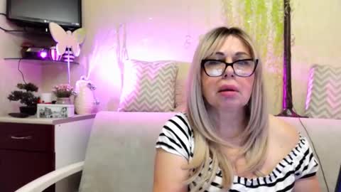 SusiexNoreen online show from April 1, 3:40 am