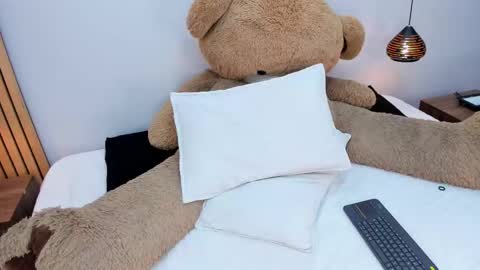  susi  online show from March 8, 2:04 am