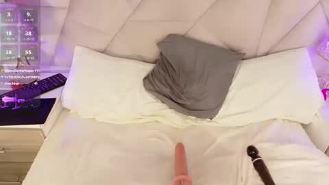 Sussy online show from April 18, 7:58 pm