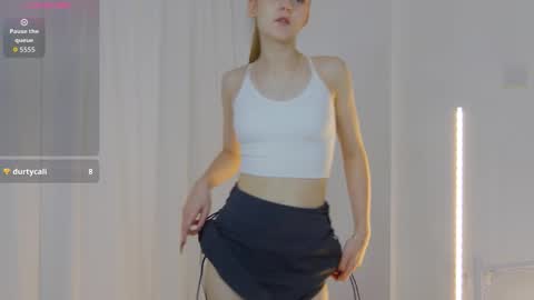 Suzi online show from November 4, 2:29 pm