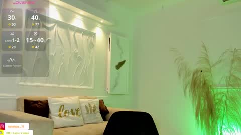 Suzy online show from December 30, 8:25 pm