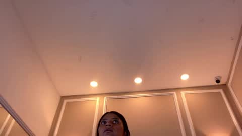 Suzy online show from April 18, 8:53 pm