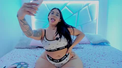 Nikki model independent online show from October 25, 4:13 am