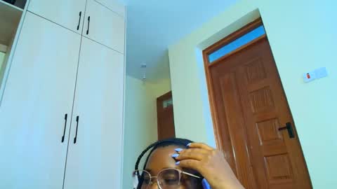 pixiee online show from April 25, 11:56 am