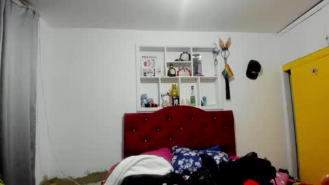 sweet__suck69bitch online show from April 24, 6:48 am