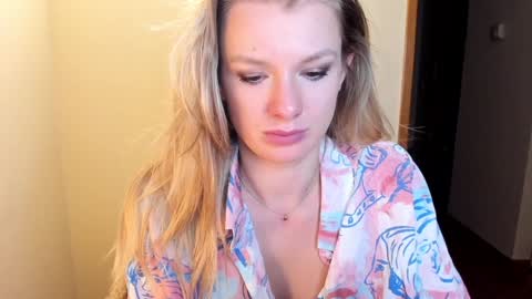 Snapshot of sweet_angel_a chatting on January 13, 11:06 pm Ann - your sweet girl online show from January 13, 11:06 pm