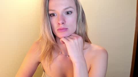 Snapshot of sweet_angel_a chatting on December 12, 12:38 am Ann - your sweet girl online show from December 12, 12:38 am