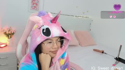 sweet_dania_ online show from September 17, 9:24 am