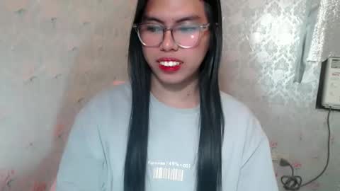 sweet_kyline69 online show from October 13, 8:33 pm