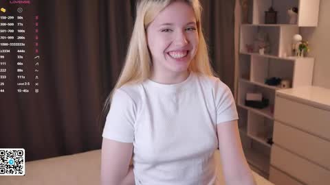 Lily online show from May 15, 9:00 pm