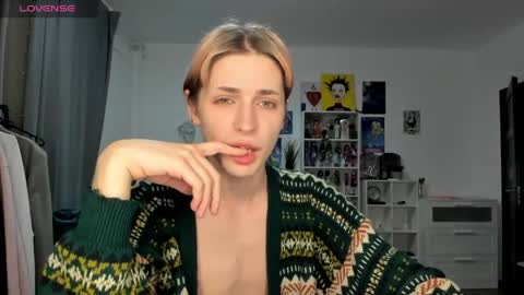 kira online show from March 19, 5:18 pm