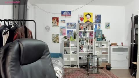 kira online show from April 17, 10:01 pm