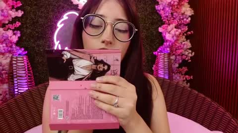 Roxanee online show from April 13, 9:08 pm