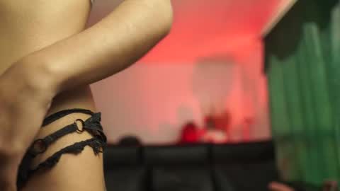 Salom independent model online show from December 5, 7:44 pm