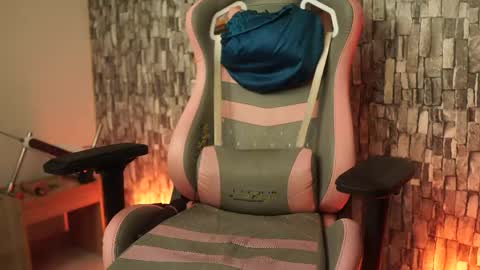 Salom independent model online show from May 15, 11:45 pm