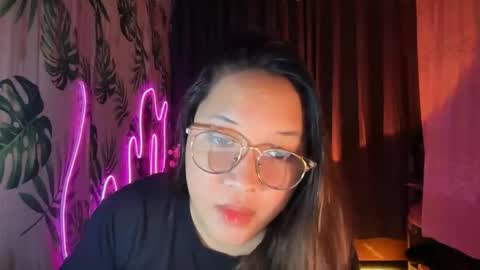 Sweetcaroline2001 online show from March 6, 2:05 pm