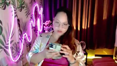 Sweetcaroline2001 online show from March 9, 6:40 am