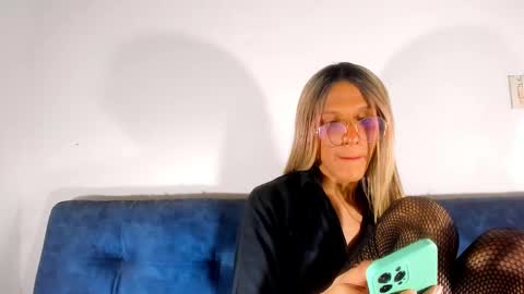 Amelia online show from February 16, 9:05 pm