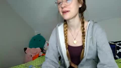 sweetgirlls online show from April 1, 7:44 pm