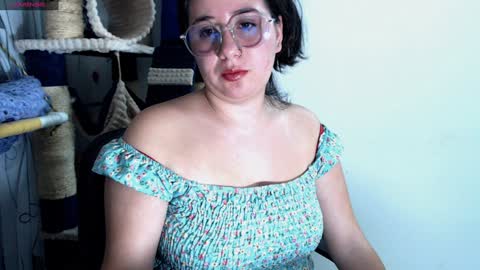 Ana Mara  i cant Make noise My family is here  online show from December 9, 1:40 am