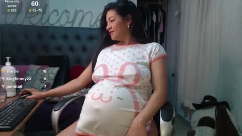 Snapshot of sweetmom12 chatting on February 7, 11:13 pm Sweetmom12 online show from February 7, 11:13 pm